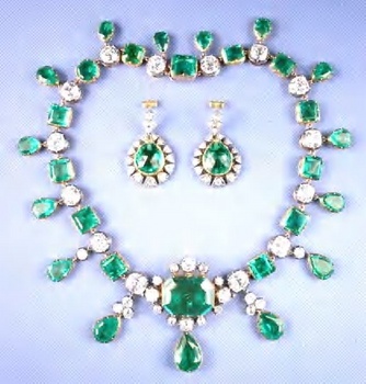 catherine-the-great-marquis-of-lothian-emerald-and-diamond-necklace-earings.jpg